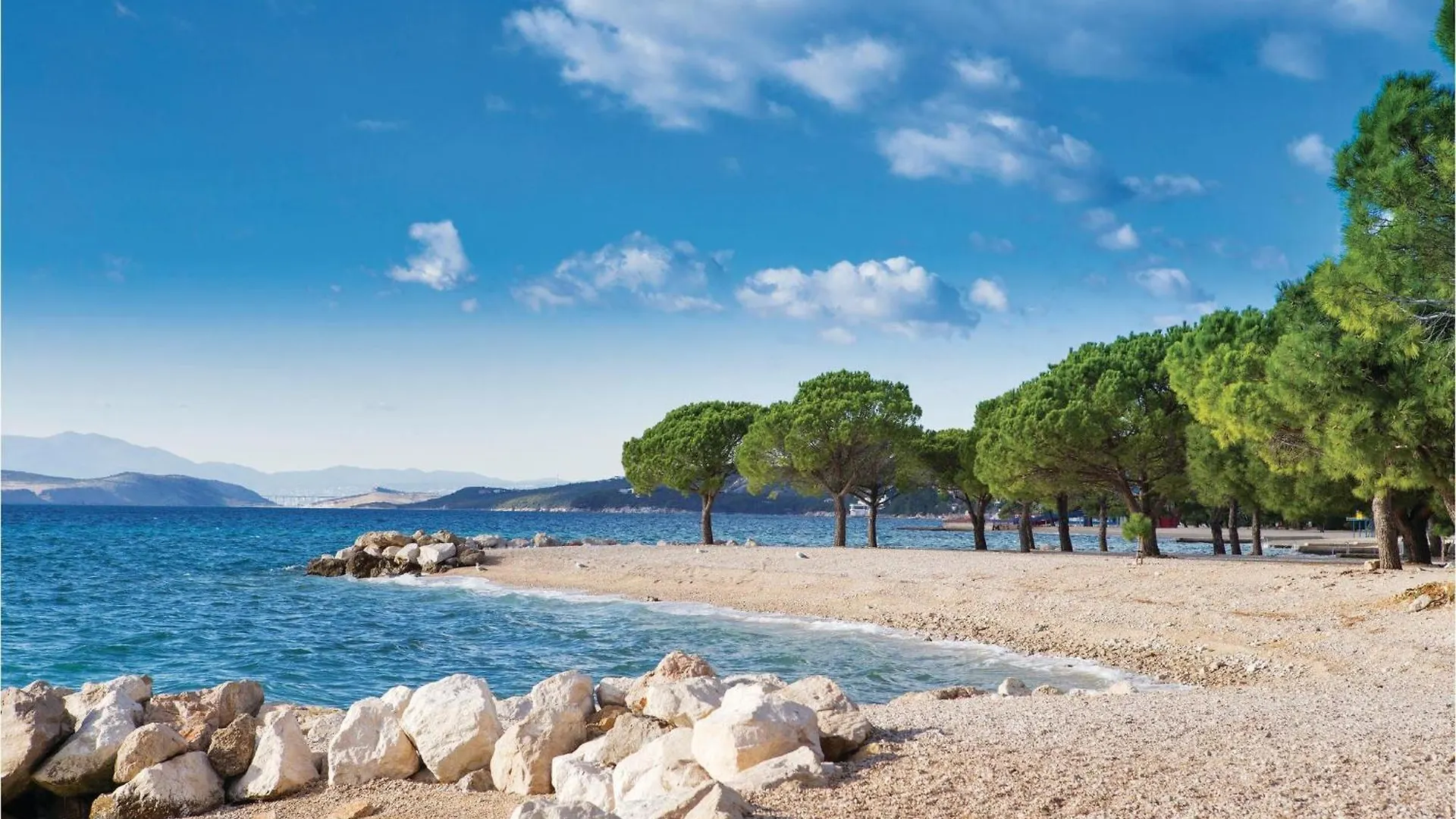 Amazing Apartment In Crikvenica With Kitchen 0*,