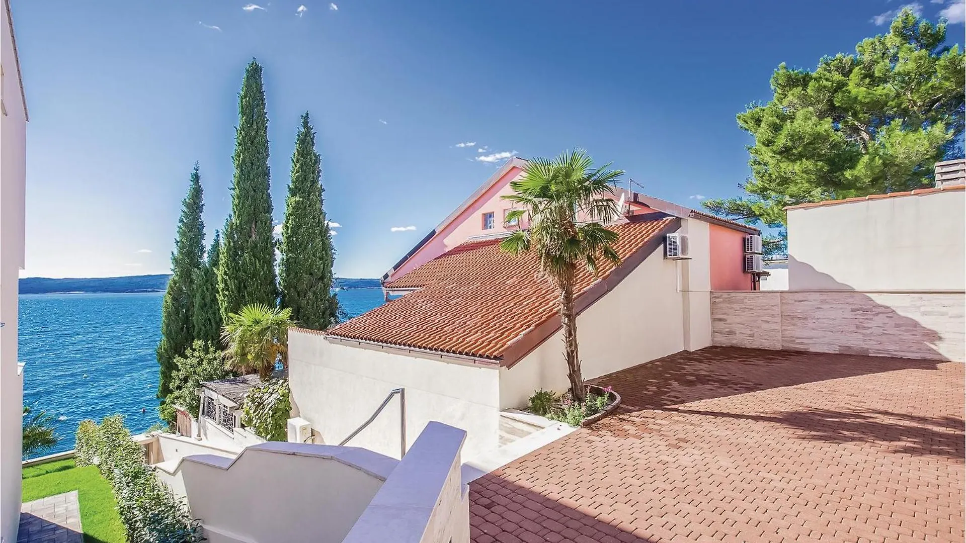 Amazing Apartment In Crikvenica With Kitchen 0*,  Chorvatsko